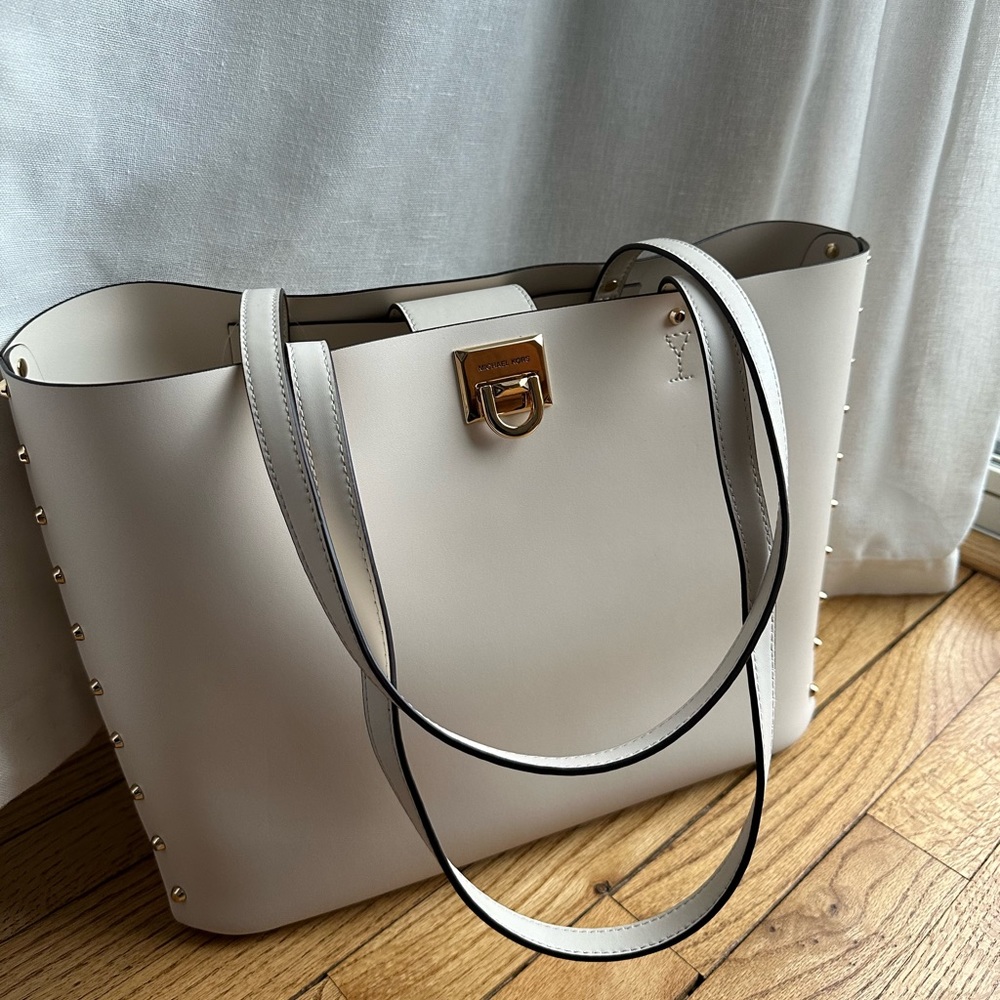 MICHAEL KORS- Manhattan large tote leather purse - LIGHT CREAM. NWT